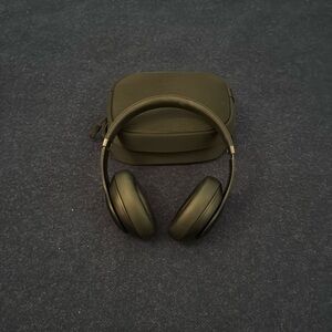 Studio Beats Pro Wireless Bluetooth Headphones